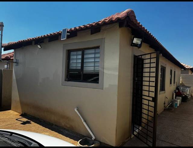 2 BEDROOM HOUSE FOR SALE IN LEFHERENG